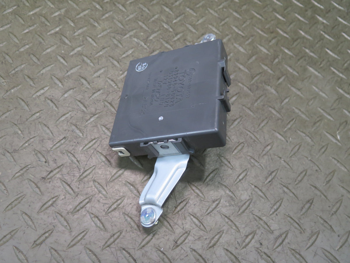 04-06 Lexus UCF30L LS430 Headlight Level Control Module 89940-50020 OEM
