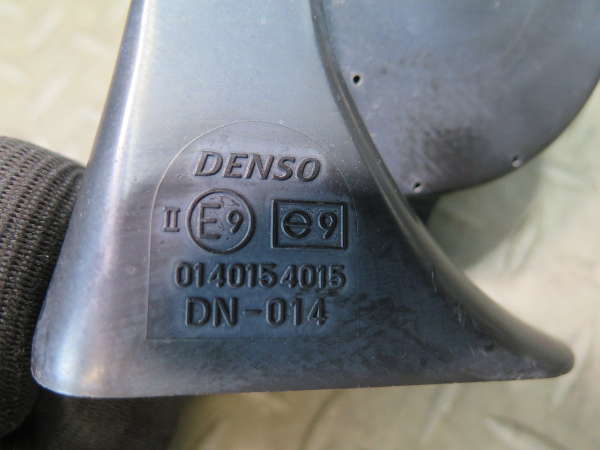 04-06 Lexus UCF30L LS430 Set of 2 High & Low Tone Note Pitch Horn Signal Damaged