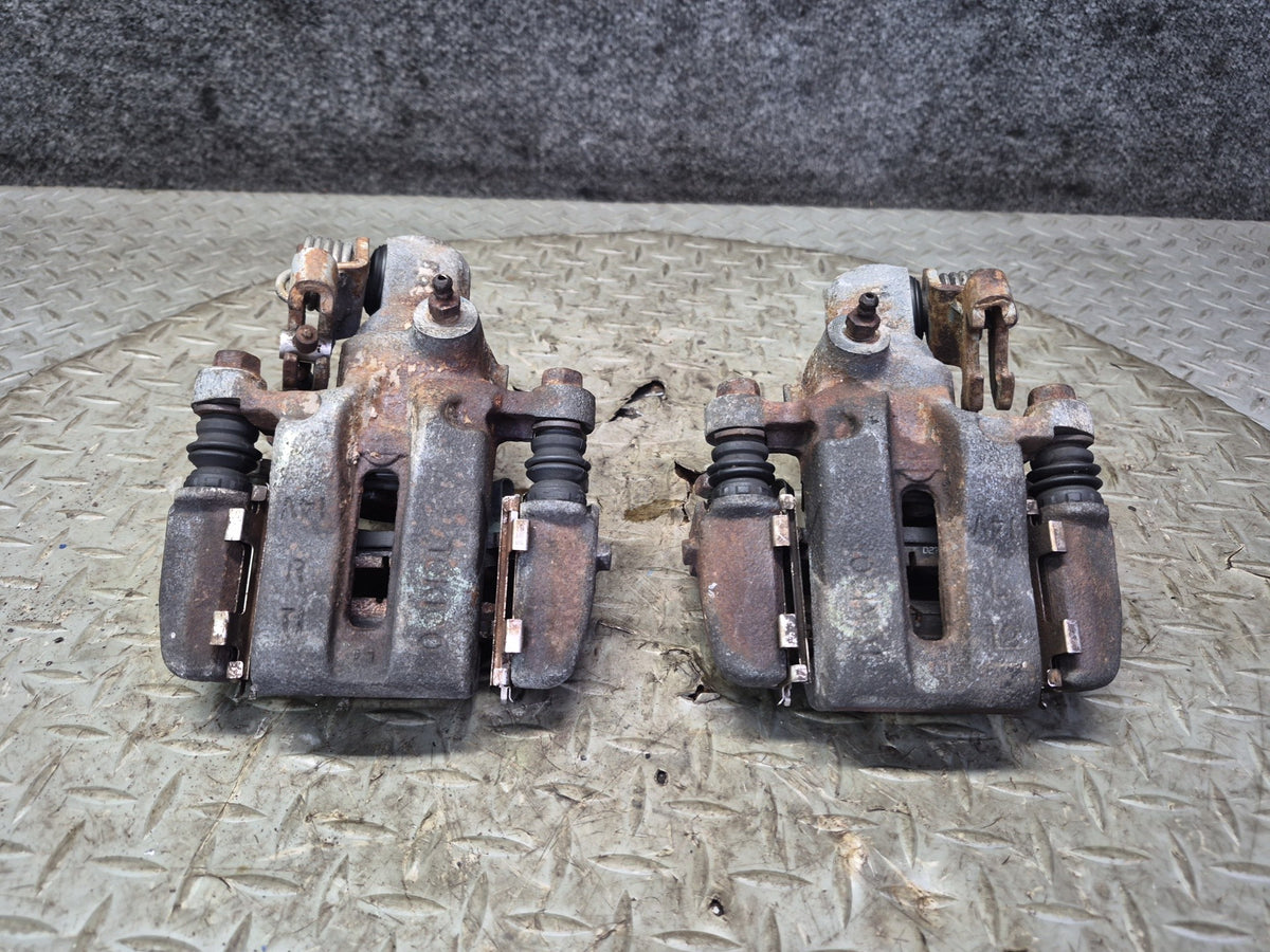 87-89 Nissan Z31 300ZX NA Set of 2 Rear Left & Right Brake Caliper OEM
