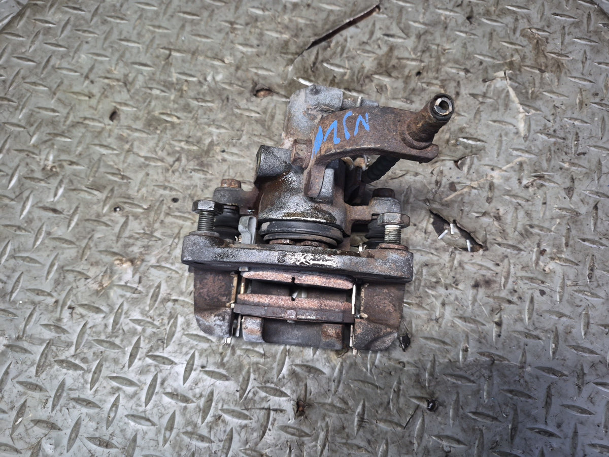 87-89 Nissan Z31 300ZX NA Set of 2 Rear Left & Right Brake Caliper OEM