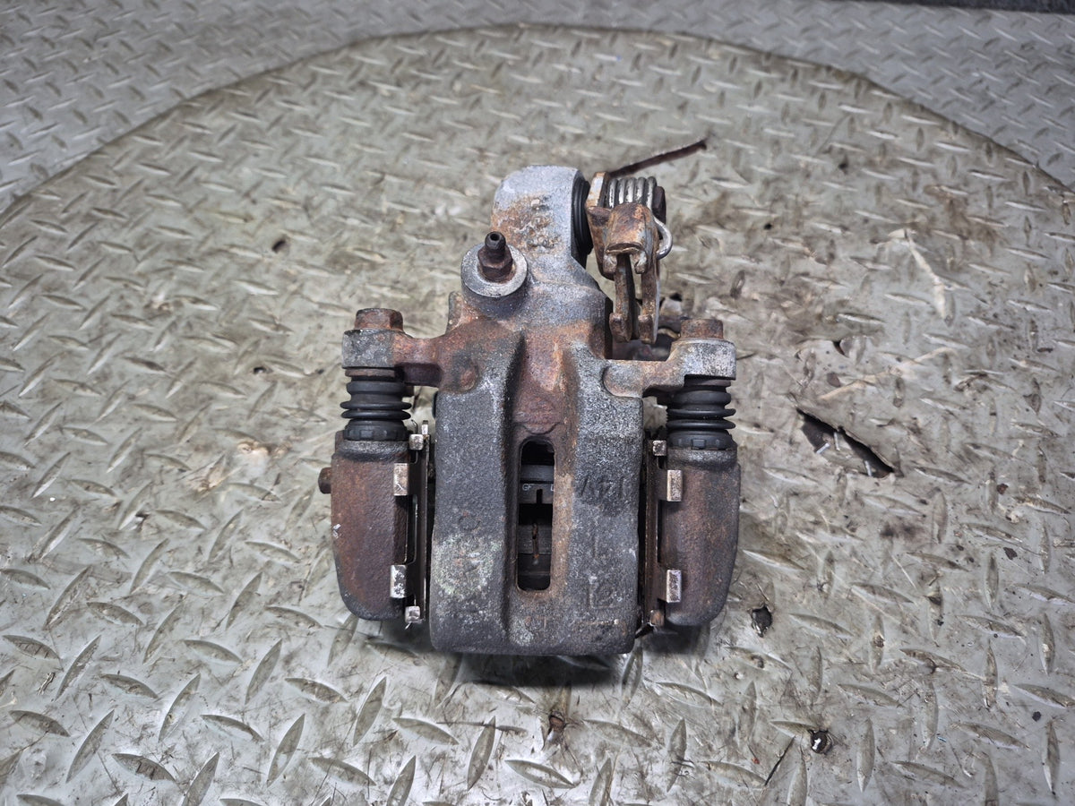 87-89 Nissan Z31 300ZX NA Set of 2 Rear Left & Right Brake Caliper OEM