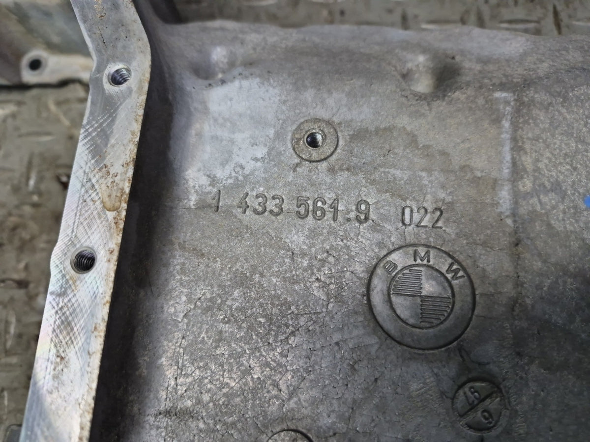 97-03 BMW E39 540i M62 Engine Motor Upper Oil Pan 1433561 OEM