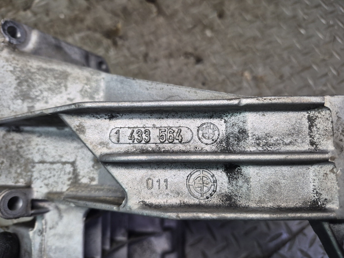 97-03 BMW E39 540i M62 Set of 2 Left & Right Engine Mount Bracket OEM