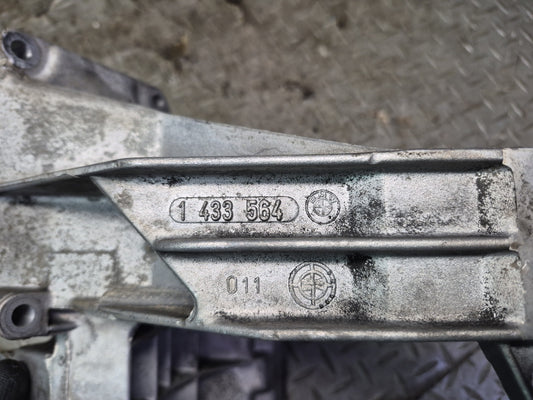 97-03 BMW E39 540i M62 Set of 2 Left & Right Engine Mount Bracket OEM