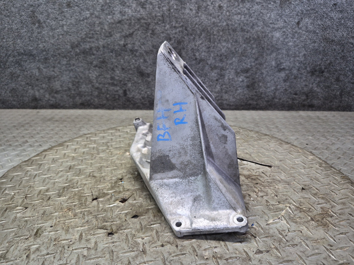 97-03 BMW E39 540i M62 Set of 2 Left & Right Engine Mount Bracket OEM