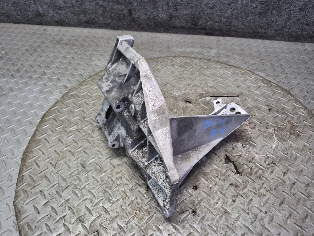 97-03 BMW E39 540i M62 Set of 2 Left & Right Engine Mount Bracket OEM