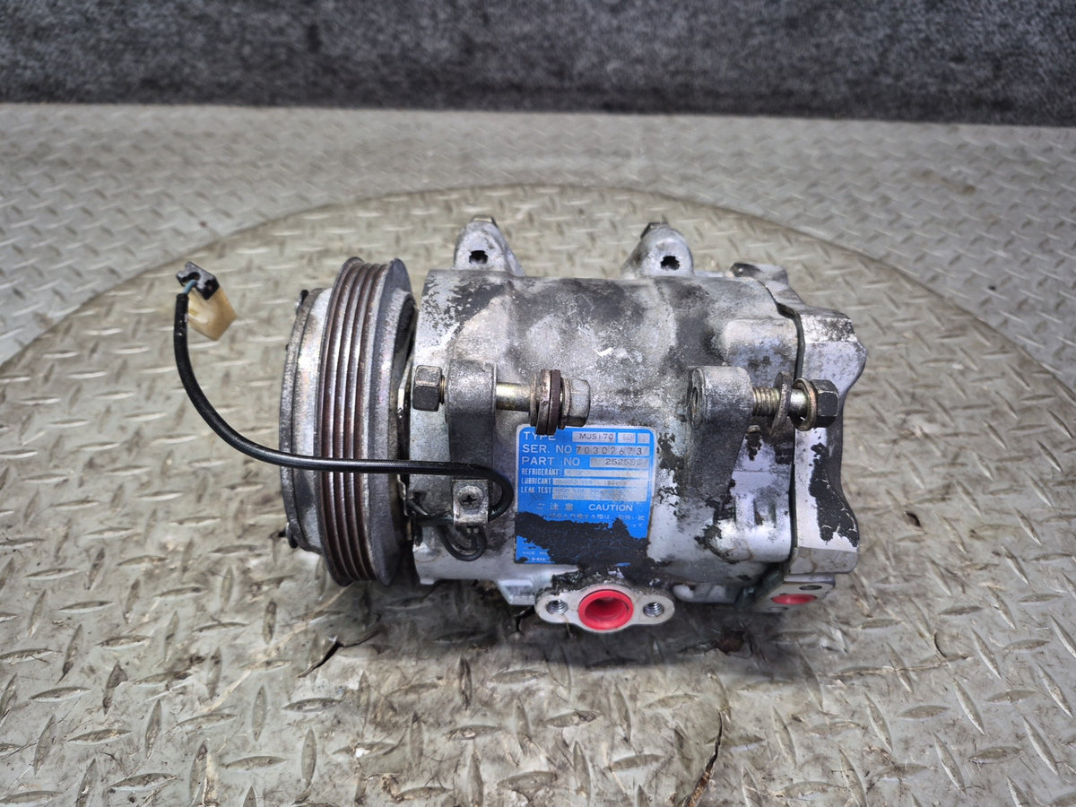 87-89 Nissan Z31 300ZX NA A/C Air Condition Compressor 252585 OEM
