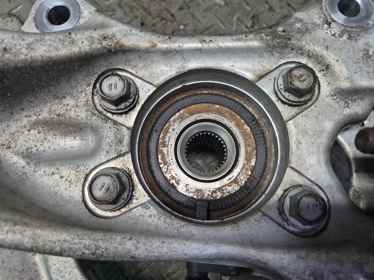 08-16 Lexus UVF46L LS600h LS460 AWD Front Right Spindle Knuckle Wheel Hub OEM