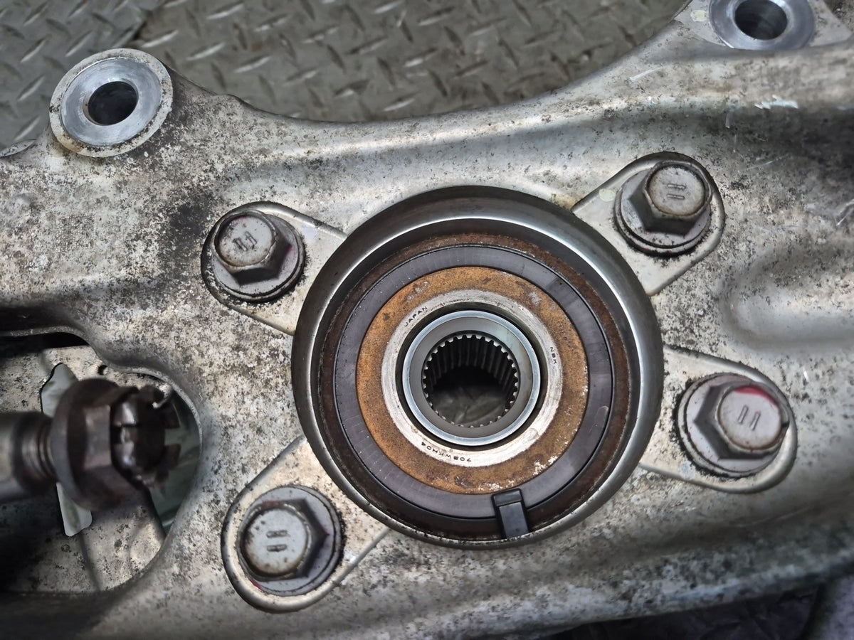 08-16 Lexus UVF46L LS600h LS460 AWD Front Left Spindle Knuckle Wheel Hub OEM