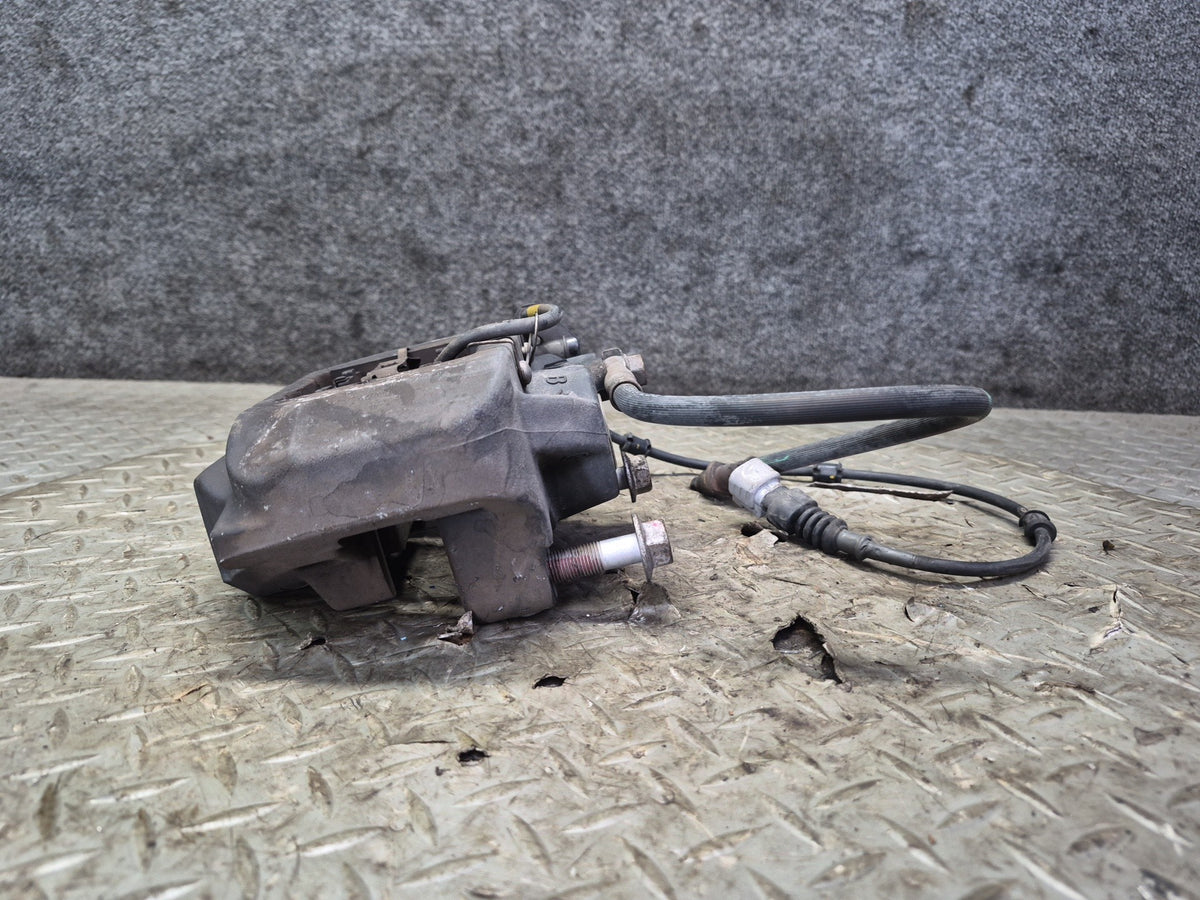 08-16 Lexus UVF46L LS600h LS460 AWD Rear Left & Right Brake Caliper Set OEM