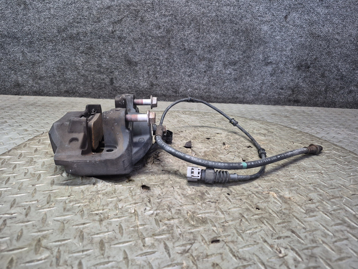08-16 Lexus UVF46L LS600h LS460 AWD Rear Left & Right Brake Caliper Set OEM