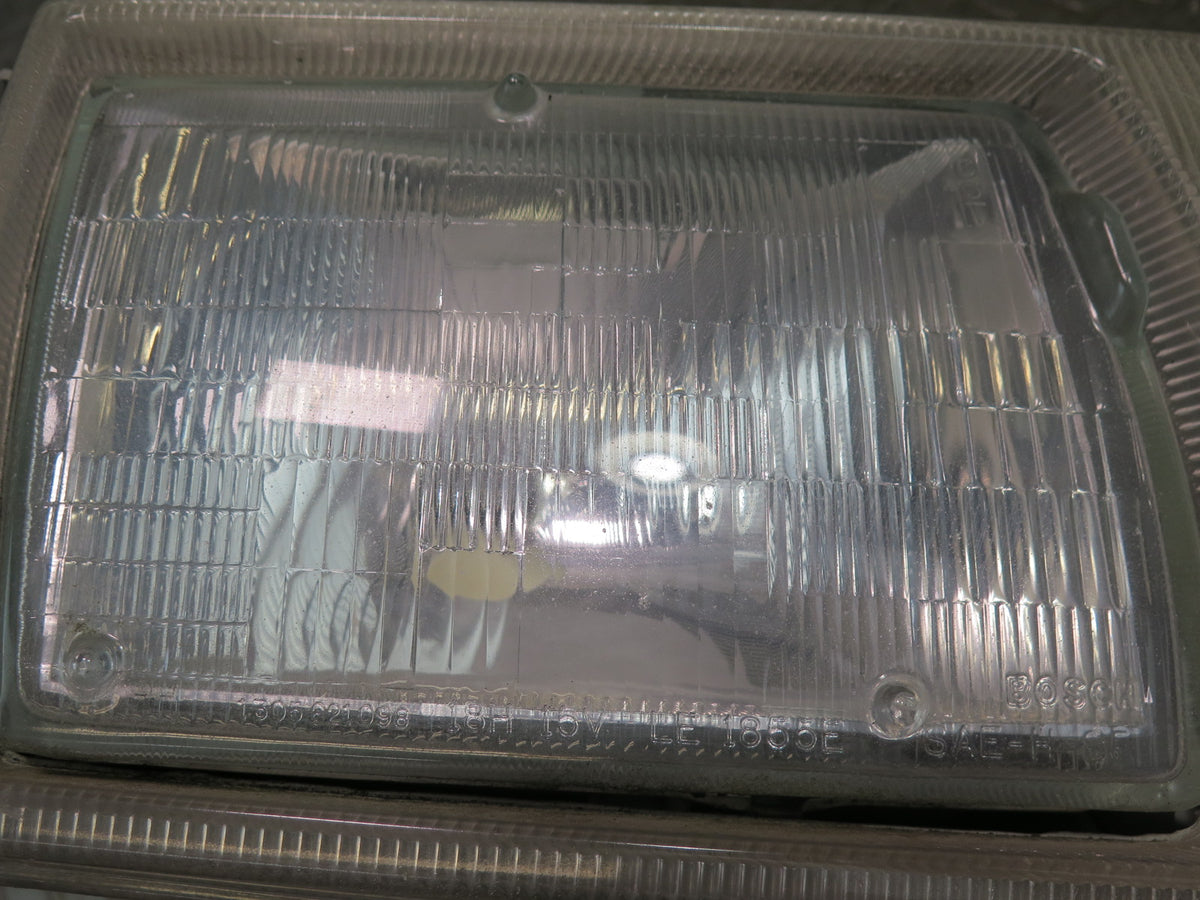 86-91 Mercedes W126 560SEL Front Right Halogen Headlight Lamp Damaged