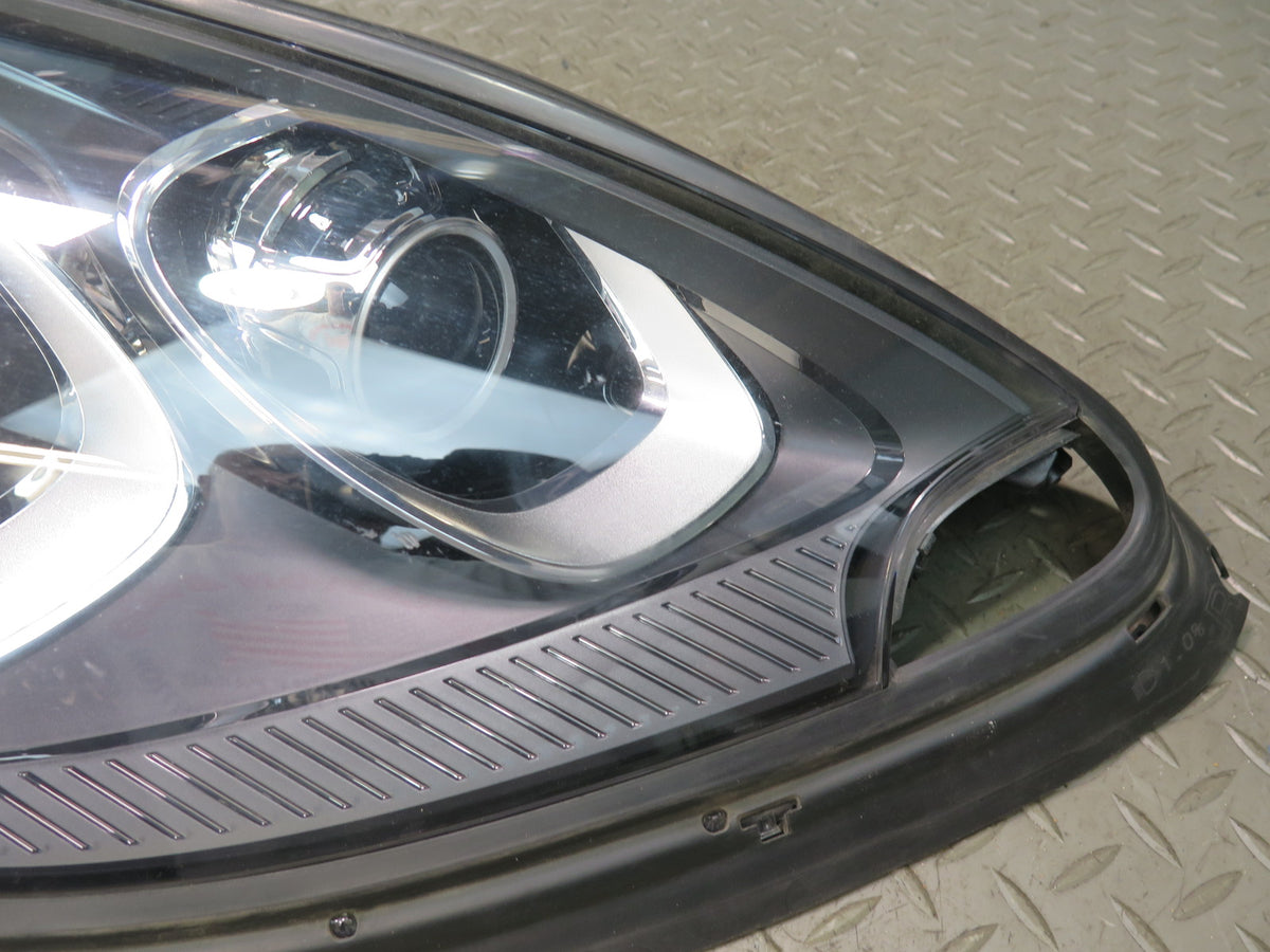 2015-2018 Porsche Macan Front Right Side Xenon Headlight Lamp W/ Ballast Damaged