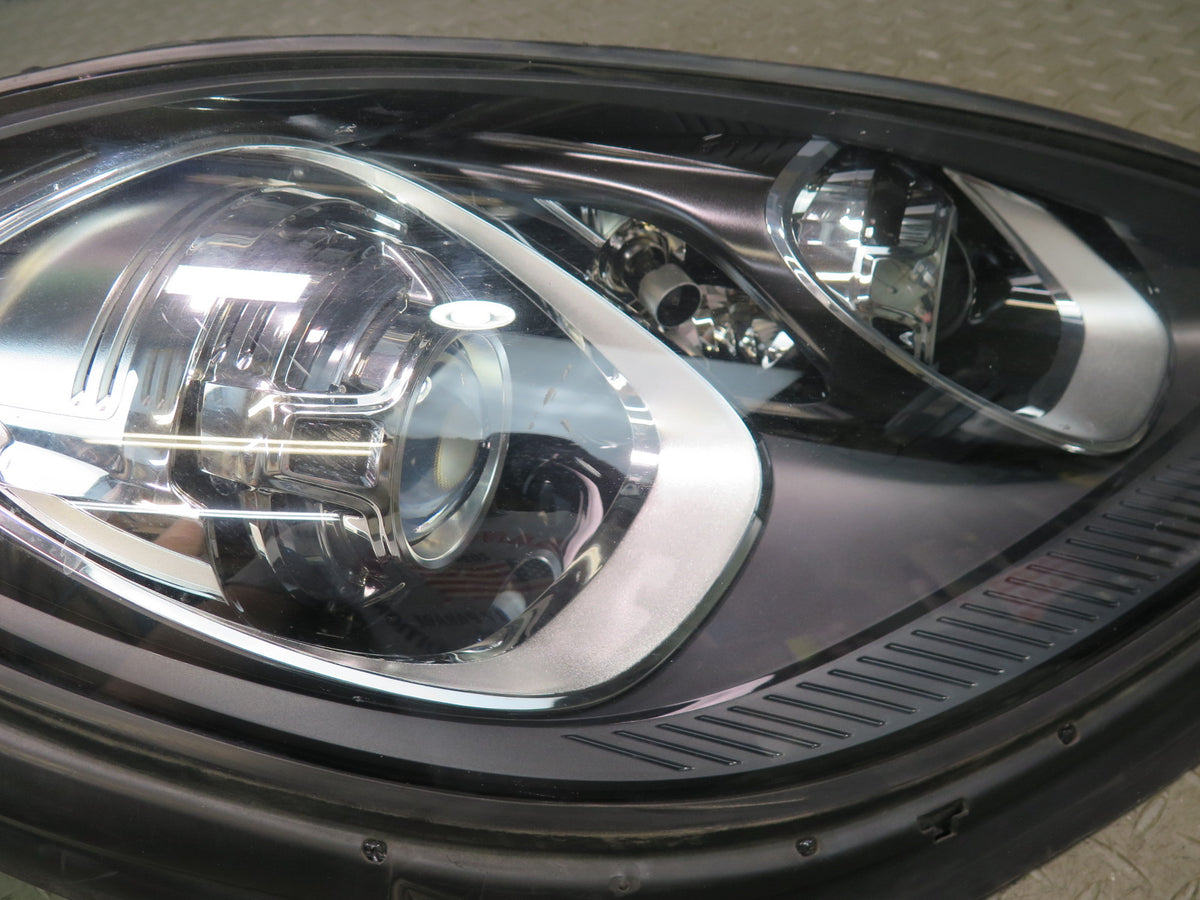 2015-2018 Porsche Macan Front Right Side Xenon Headlight Lamp W/ Ballast Damaged