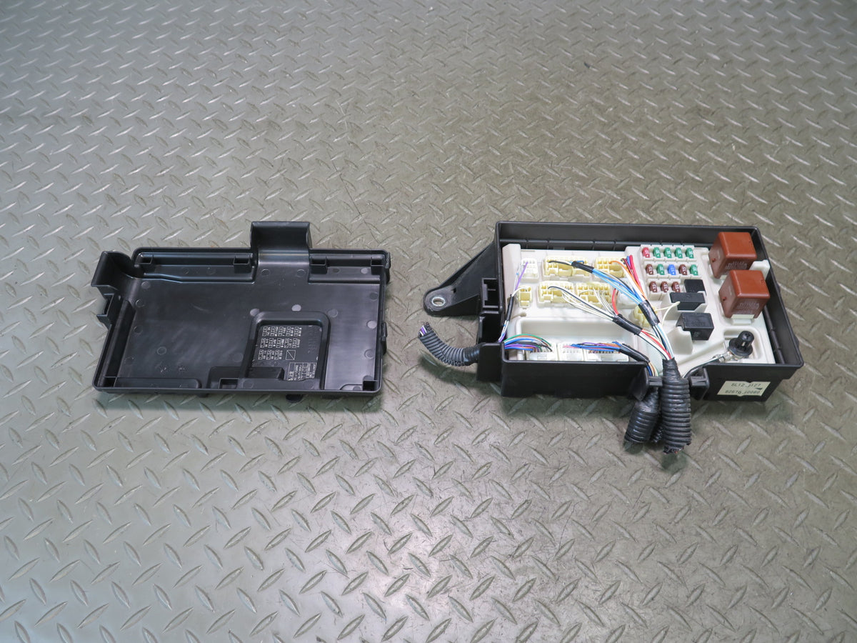04-06 Lexus UCF30L LS430 Rear Trunk Junction Fuse Relay Box 82670-50080 OEM