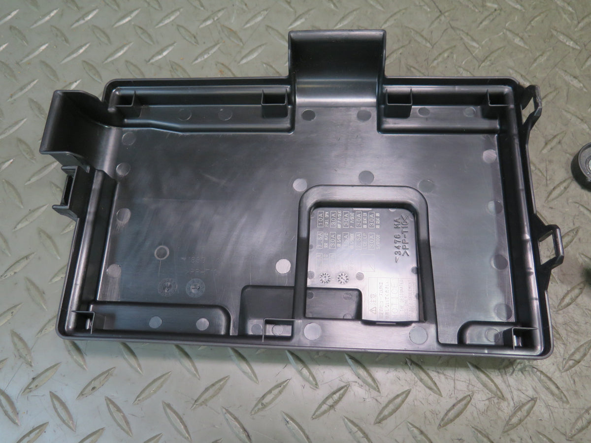 04-06 Lexus UCF30L LS430 Rear Trunk Junction Fuse Relay Box 82670-50080 OEM