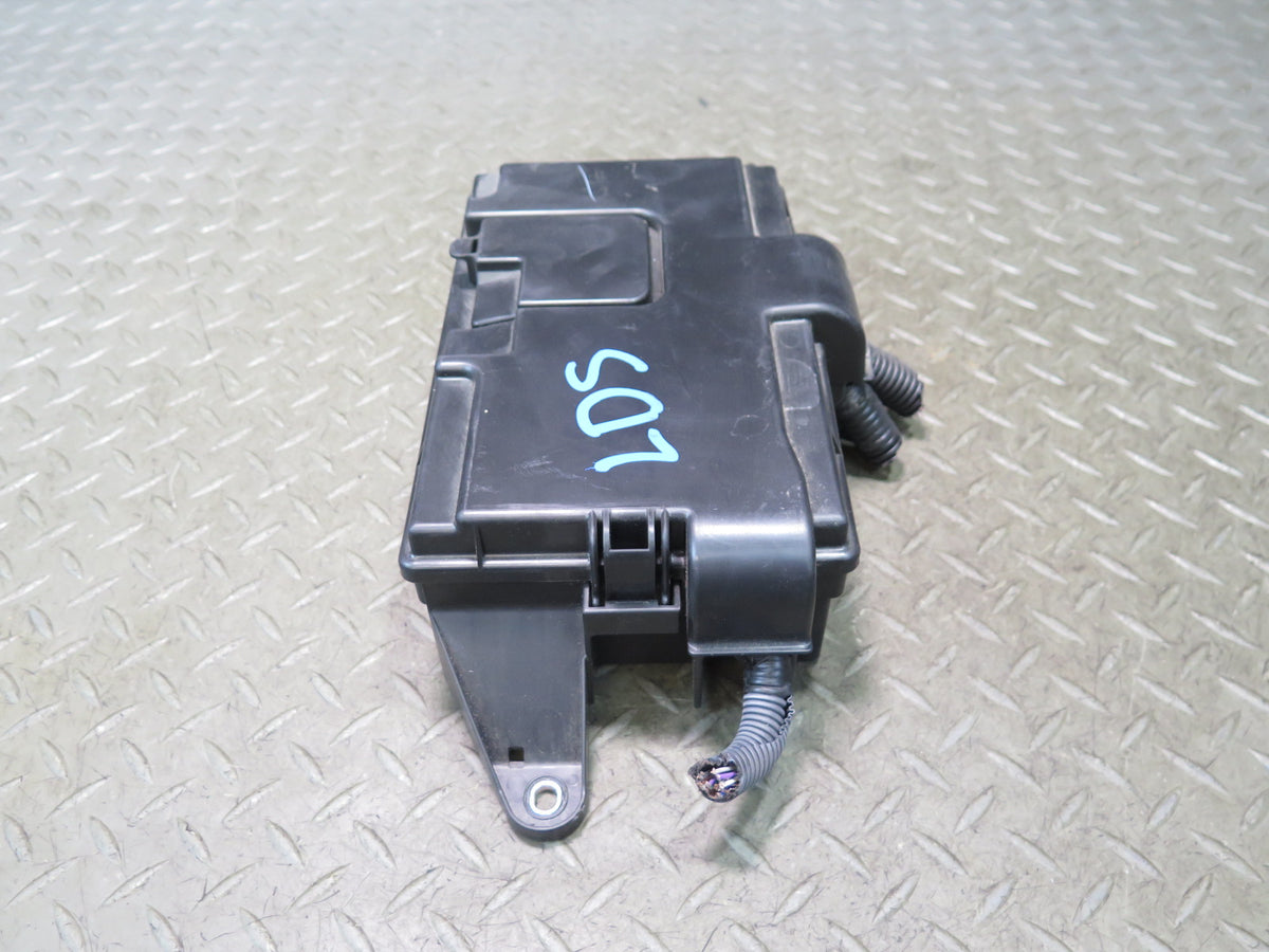 04-06 Lexus UCF30L LS430 Rear Trunk Junction Fuse Relay Box 82670-50080 OEM