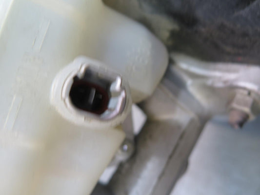 04-06 Lexus UCF30L LS430 Brake Master Cylinder Booster Fluid Reservoir OEM