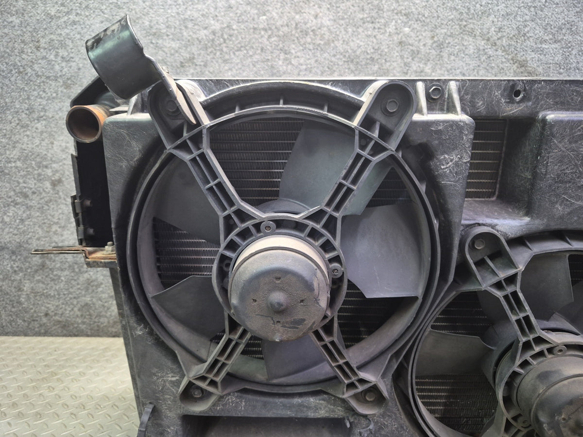 90-93 Chevy Corvette C4 A/T Engine Radiator AC Condenser Fan Shroud Assy Damaged