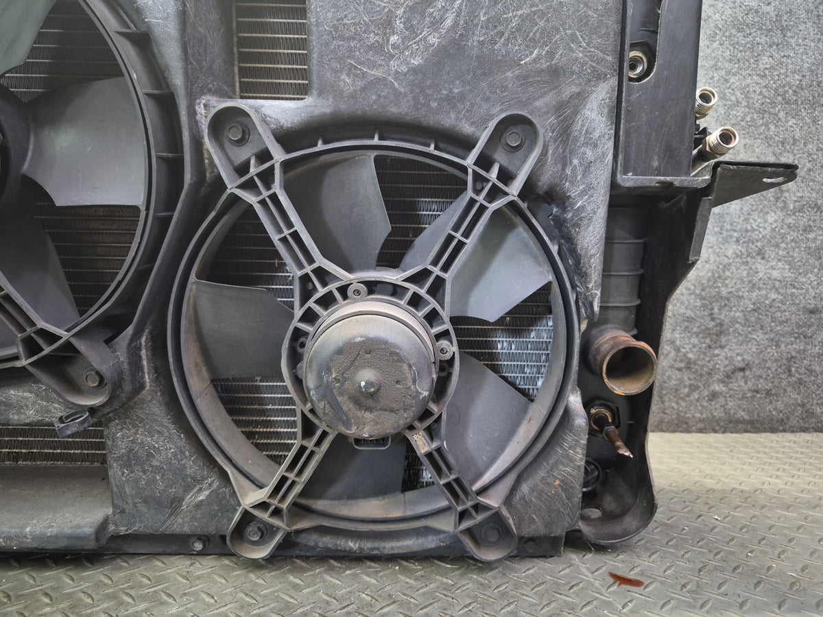90-93 Chevy Corvette C4 A/T Engine Radiator AC Condenser Fan Shroud Assy Damaged