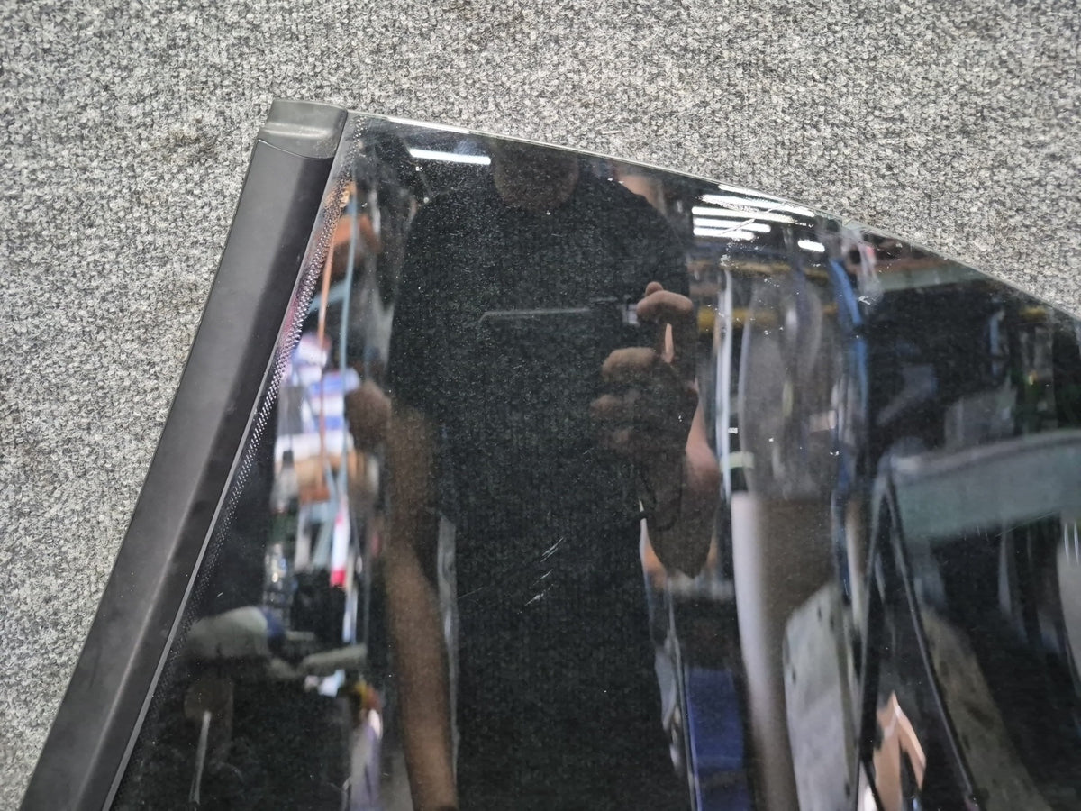 2015-2020 BMW F33 F83 M4 Convertible Rear Right Quarter Glass Window