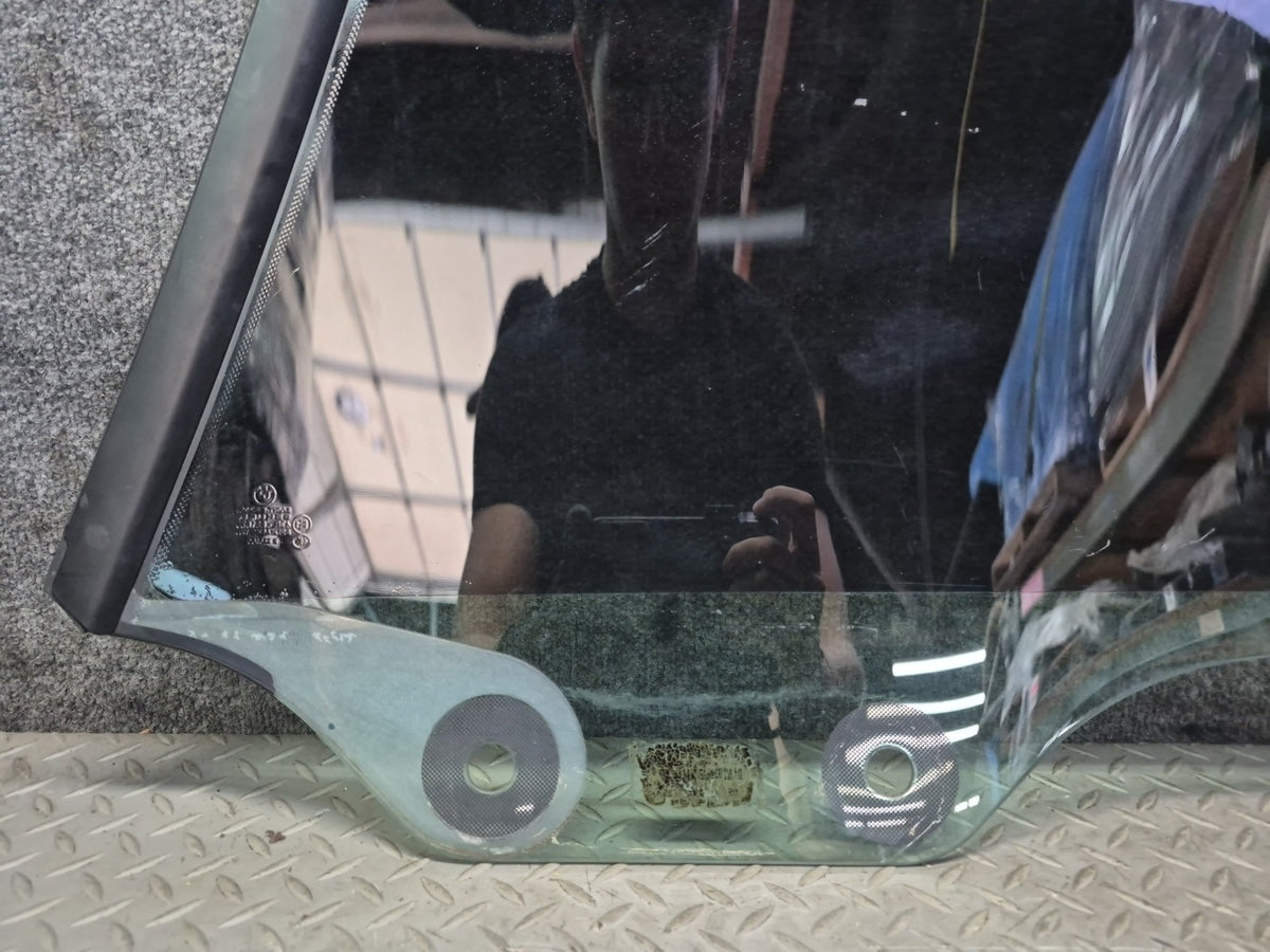 2015-2020 BMW F33 F83 M4 Convertible Rear Right Quarter Glass Window