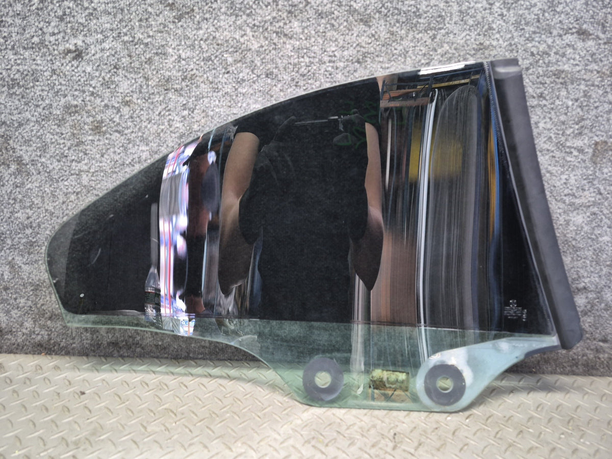 2015-2020 BMW F33 F83 M4 Convertible Rear Left Quarter Glass Window