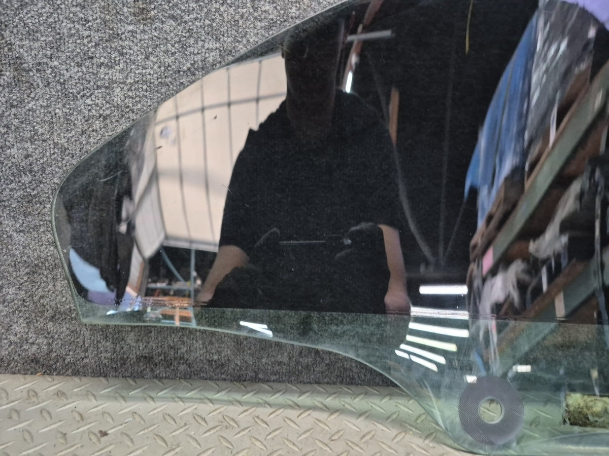 2015-2020 BMW F33 F83 M4 Convertible Rear Left Quarter Glass Window