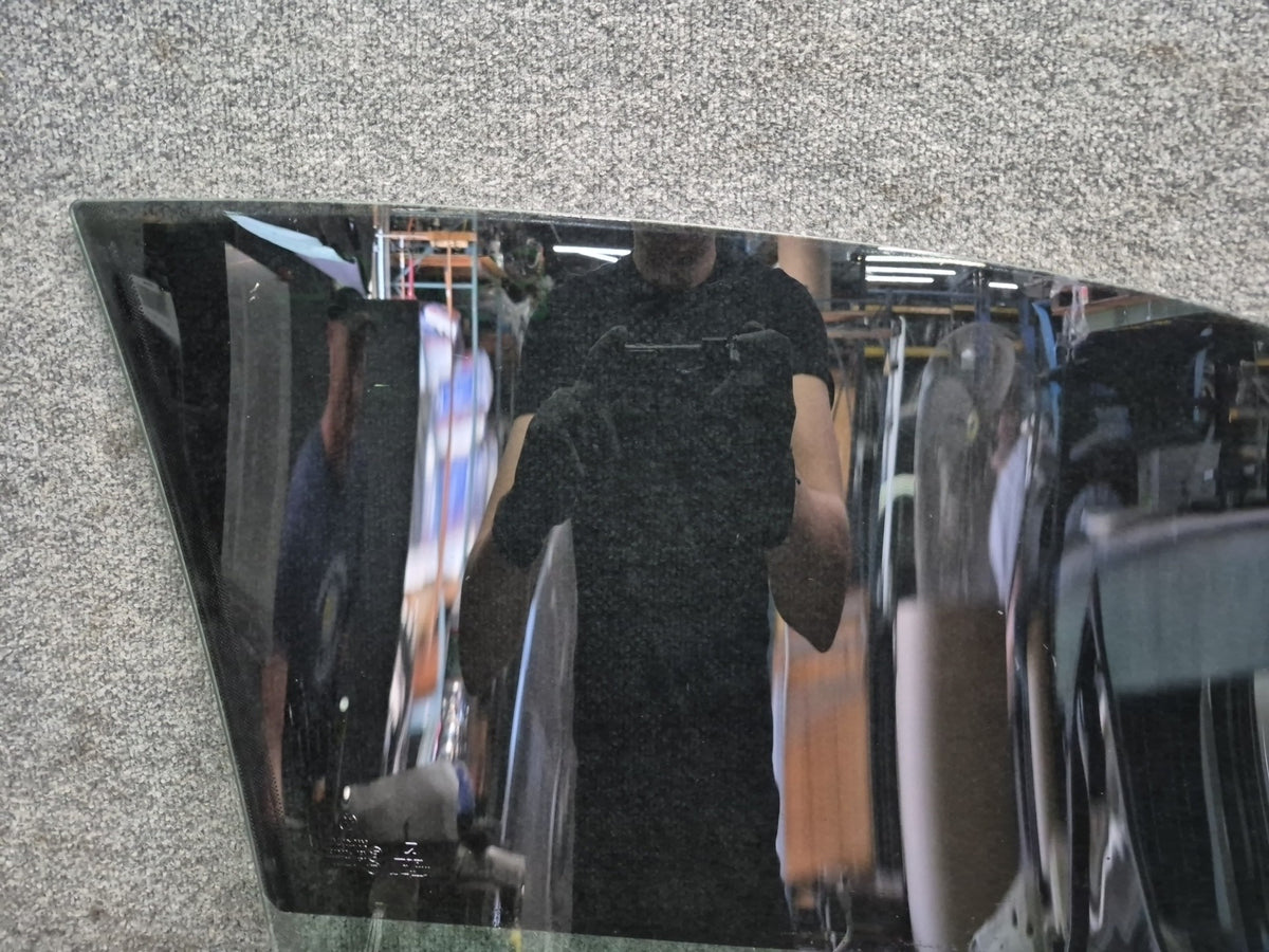 2015-2020 BMW F33 F83 M4 Convertible Left Driver Door Glass Window