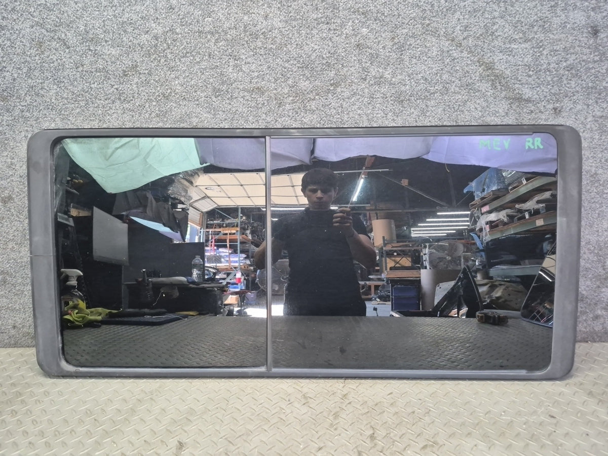 01-03 Volkswagen VW Eurovan T4 Center Right Movable Glass Window OEM