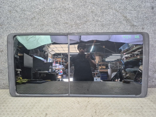01-03 Volkswagen VW Eurovan T4 Center Right Movable Glass Window OEM