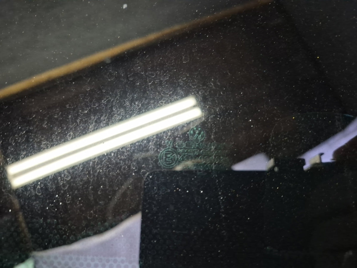 01-03 Volkswagen VW Eurovan T4 Center Right Movable Glass Window OEM