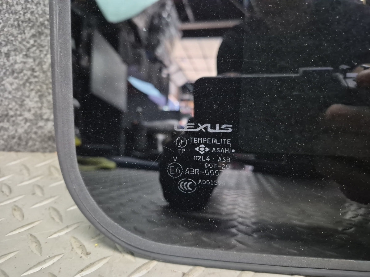 01-05 Lexus JCE10L IS300 Sunroof Moonroof Glass Window Panel OEM
