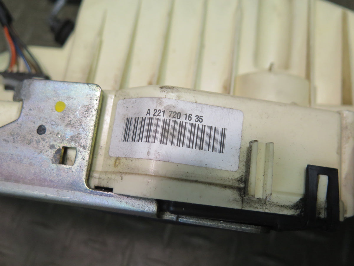 07-13 Mercedes W221 S-class Front Right Door Lock Latch Actuator 2217301635 OEM