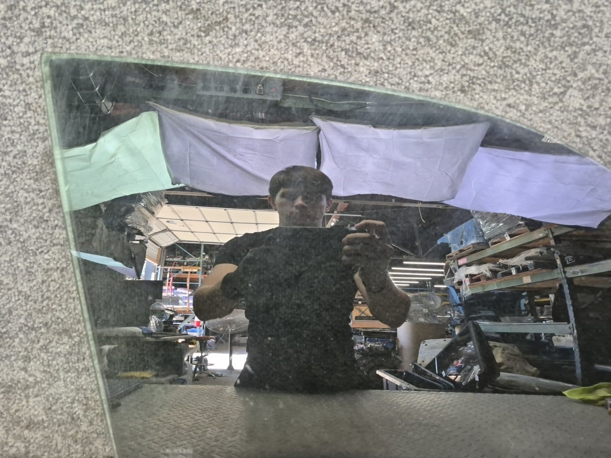 04-05 Lexus JCE10L IS300 Front Right Passenger Door Glass Window Tinted OEM