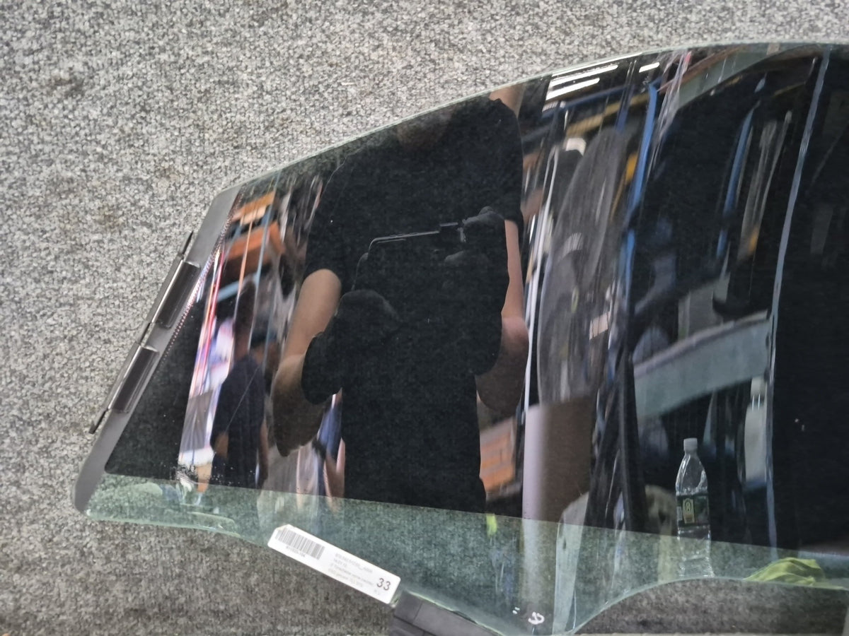 2010-2016 Porsche Panamera 970 Front Right Door Glass Window 97054251203