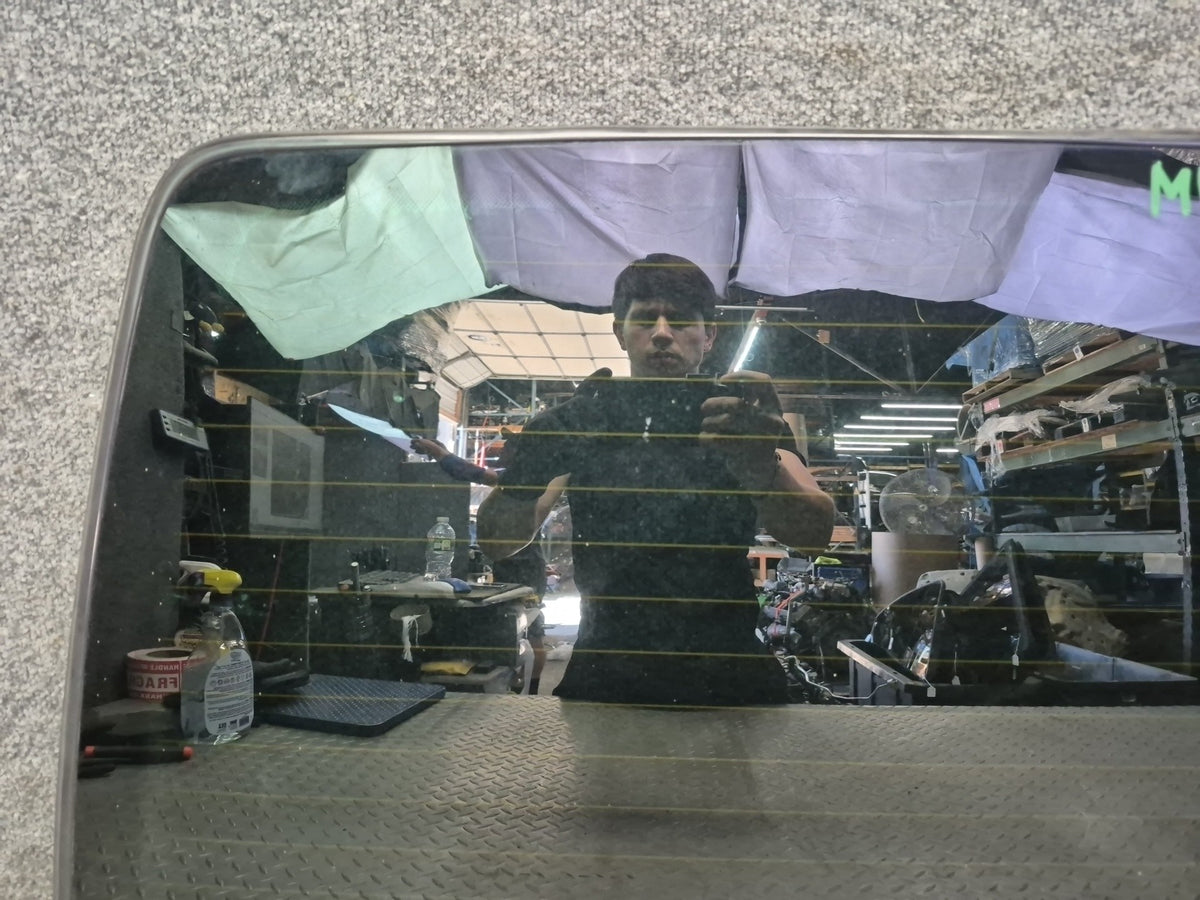 01-03 VW Eurovan T4 Rear Tailgate Heated Windshield Glass Window Defective