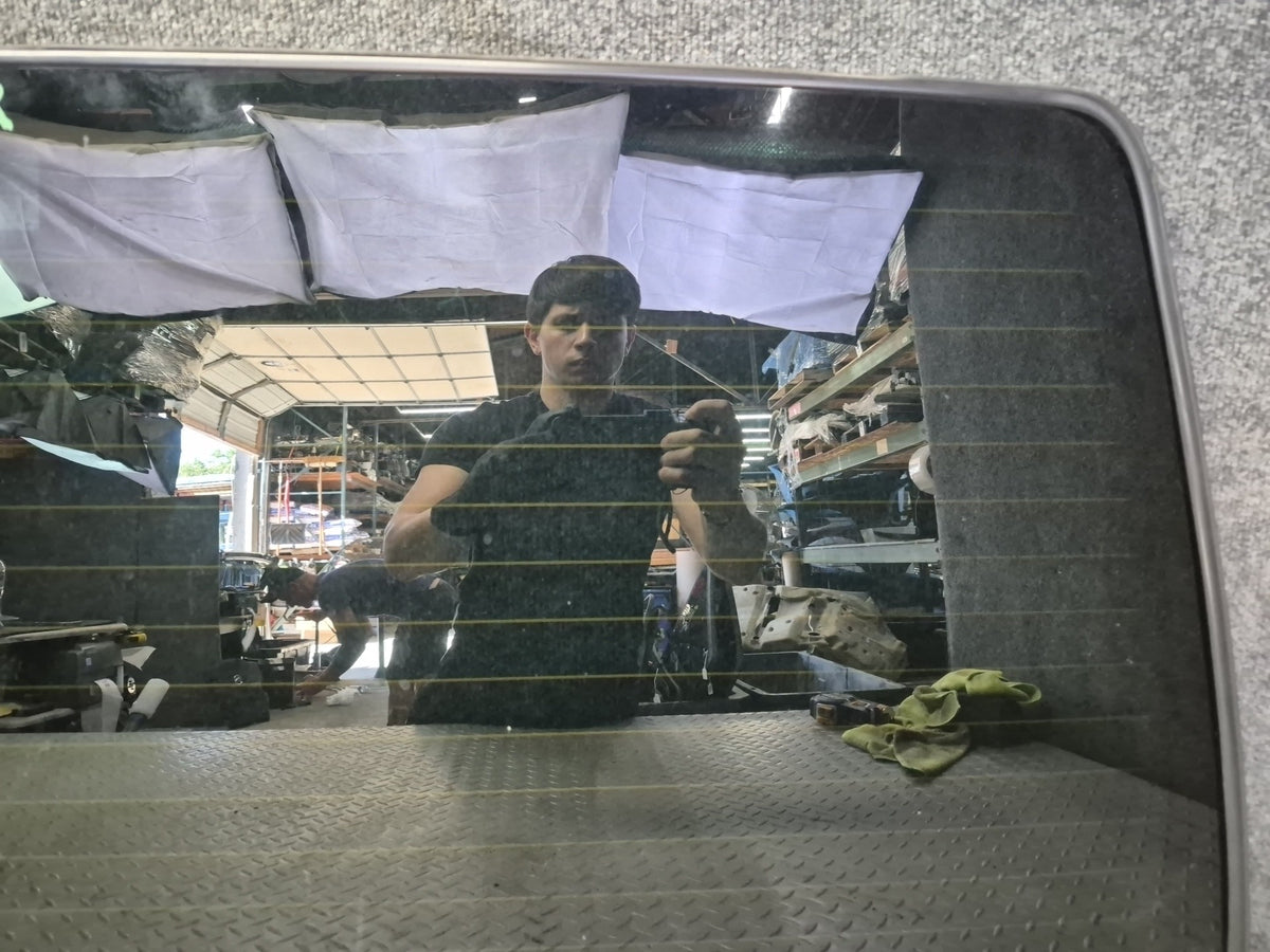 01-03 VW Eurovan T4 Rear Tailgate Heated Windshield Glass Window Defective