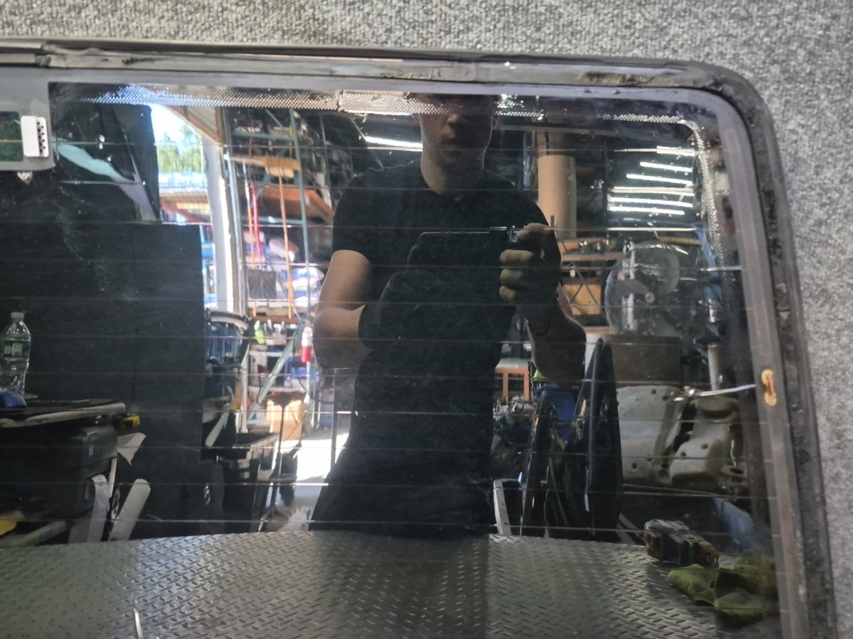 01-03 VW Eurovan T4 Rear Tailgate Heated Windshield Glass Window Defective