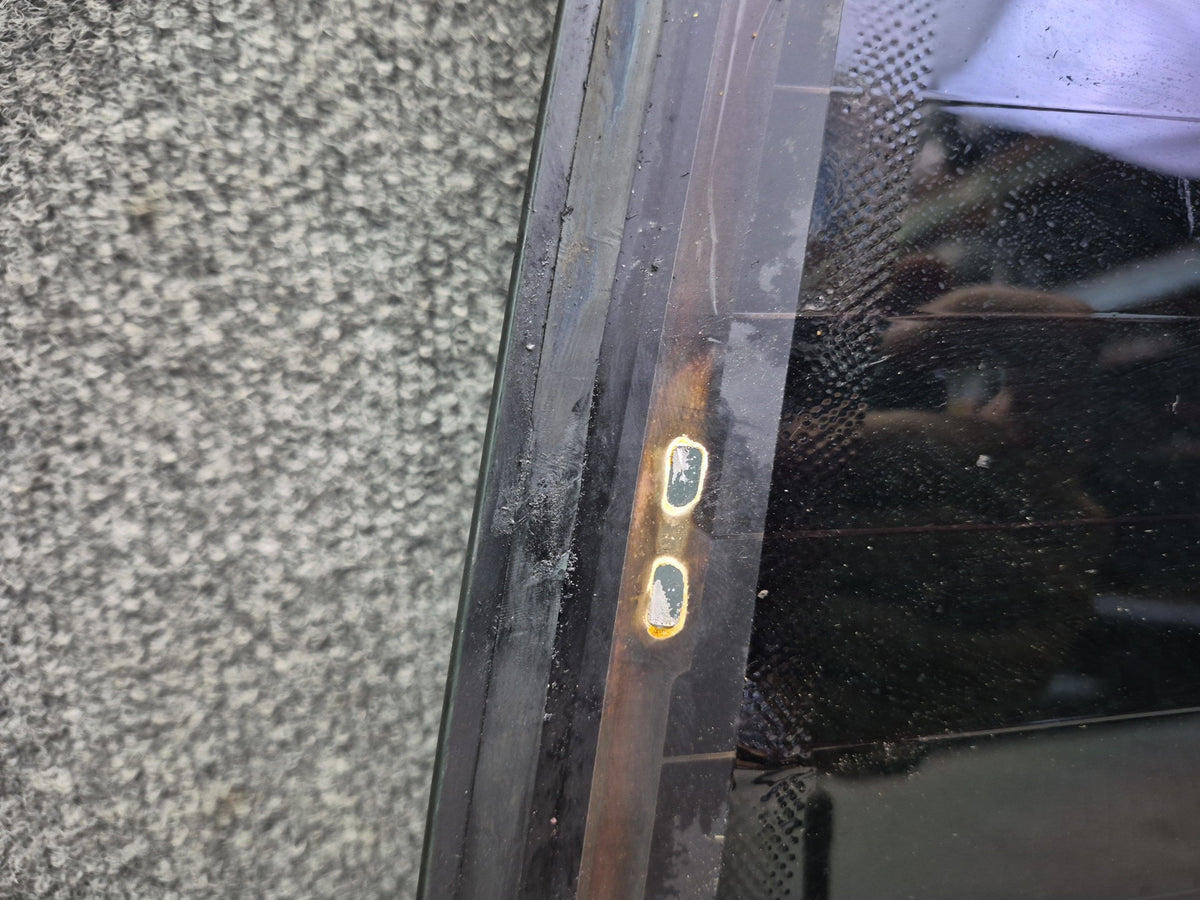 01-03 VW Eurovan T4 Rear Tailgate Heated Windshield Glass Window Defective