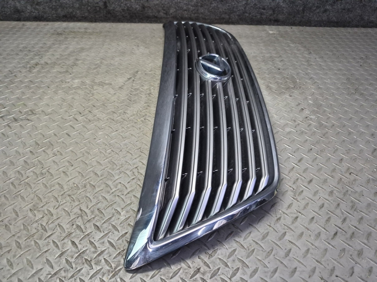 04-06 Lexus UCF30L LS430 Front Upper Hood Chrome Grille w Emblem OEM