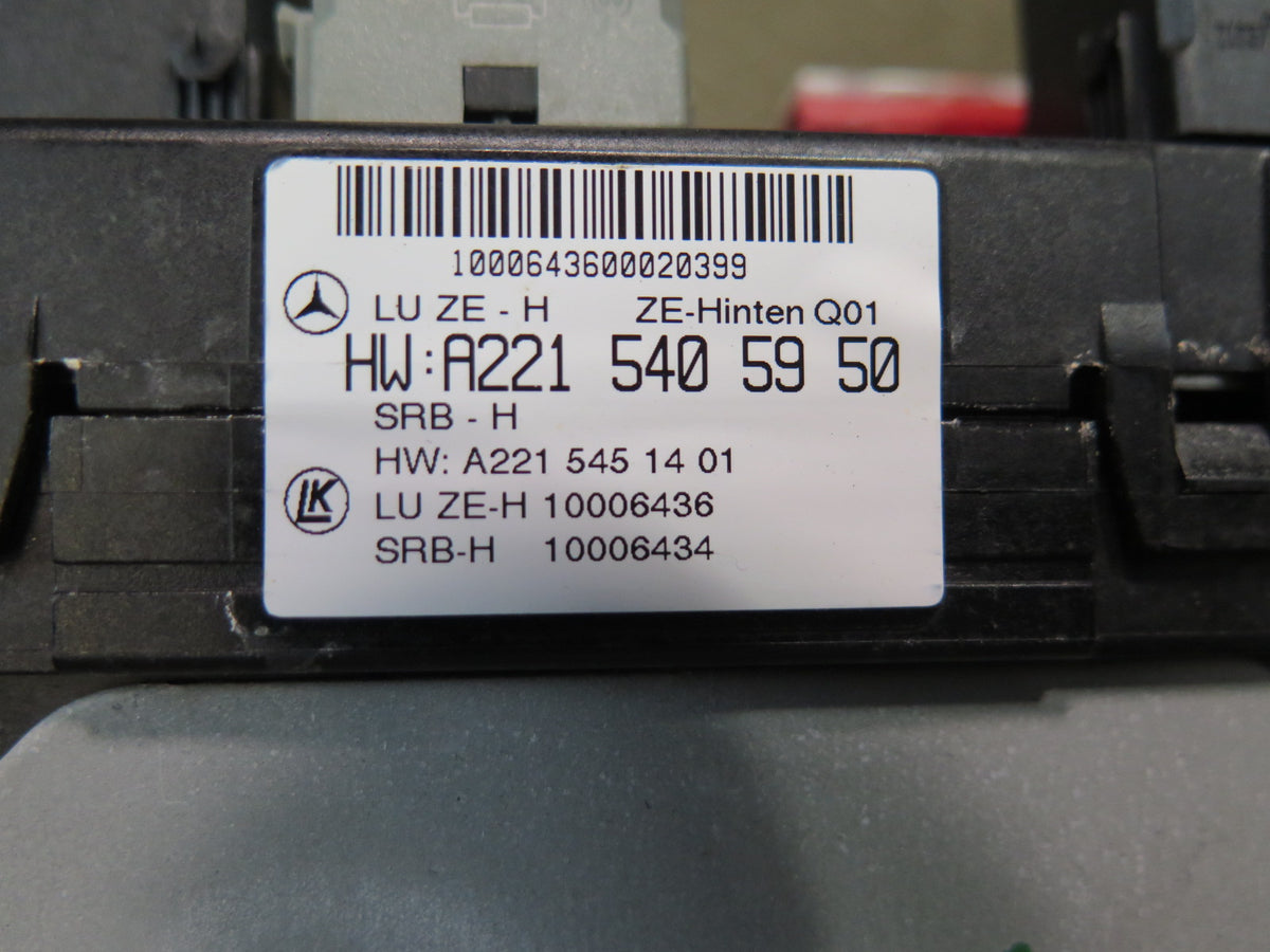 07-09 Mercedes W221 S-class Rear Trunk Fuse Relay SAM Module 2215405950 OEM