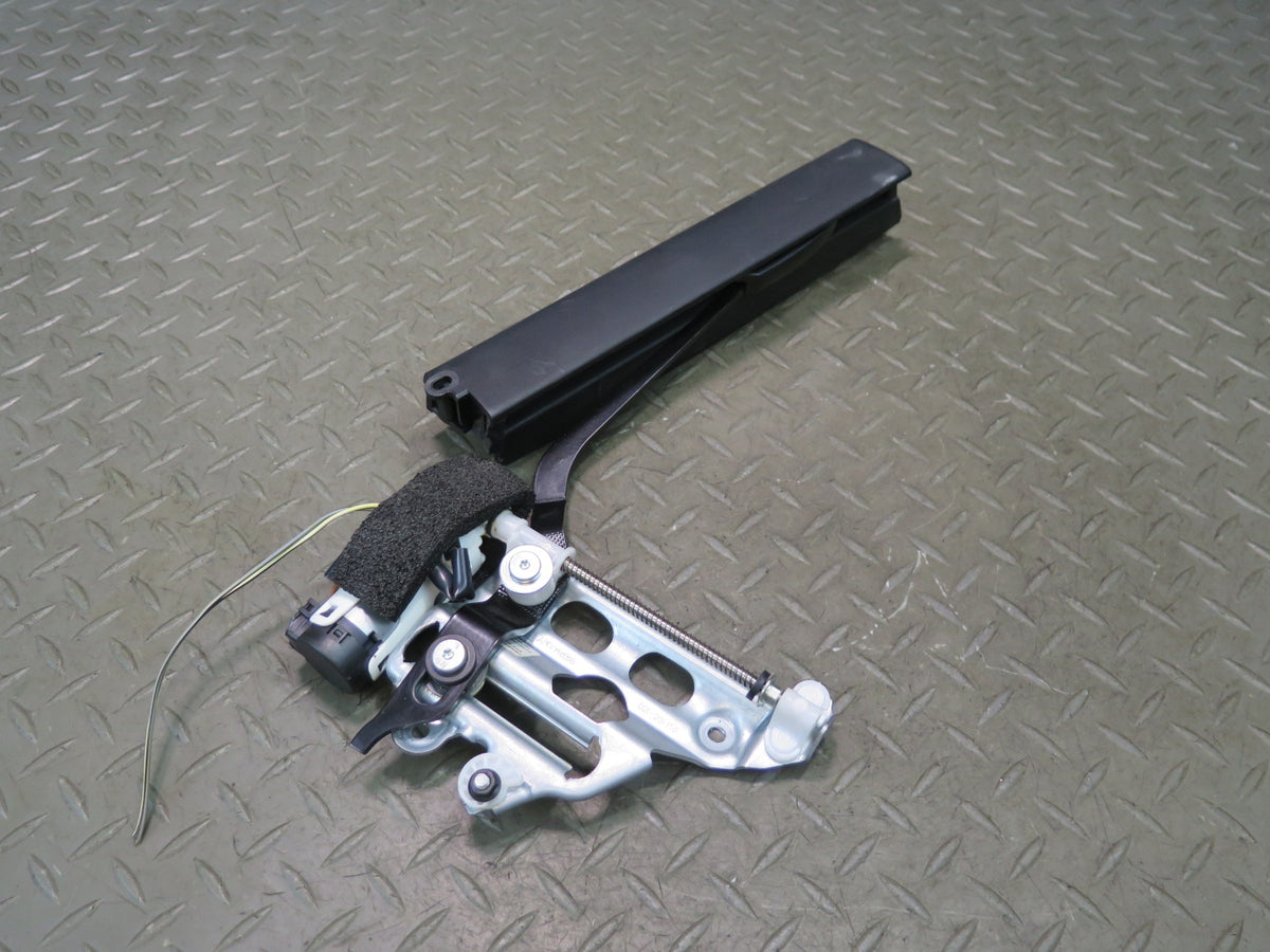 2010-2016 Porsche Panamera 970 Rear Right Door Window Sunshade Motor Assembly