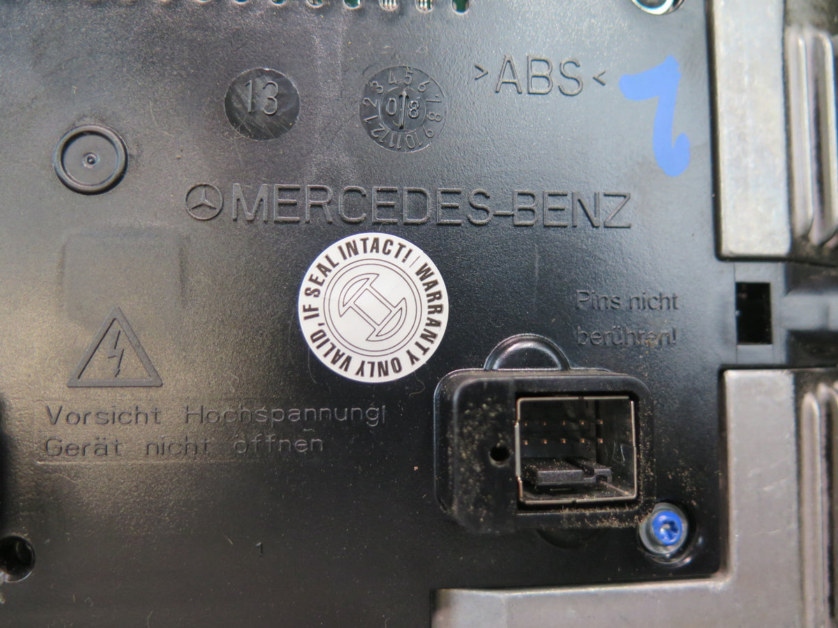 07-09 Mercedes W221 S-class Dash GPS Information Display Screen 2218704589 OEM