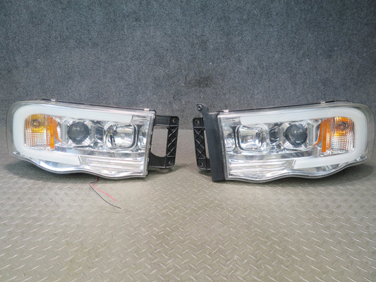 02-05 Dodge RAM 1500 DR Set of 2 Aftermaket Front Left & Right Headlight Lamp