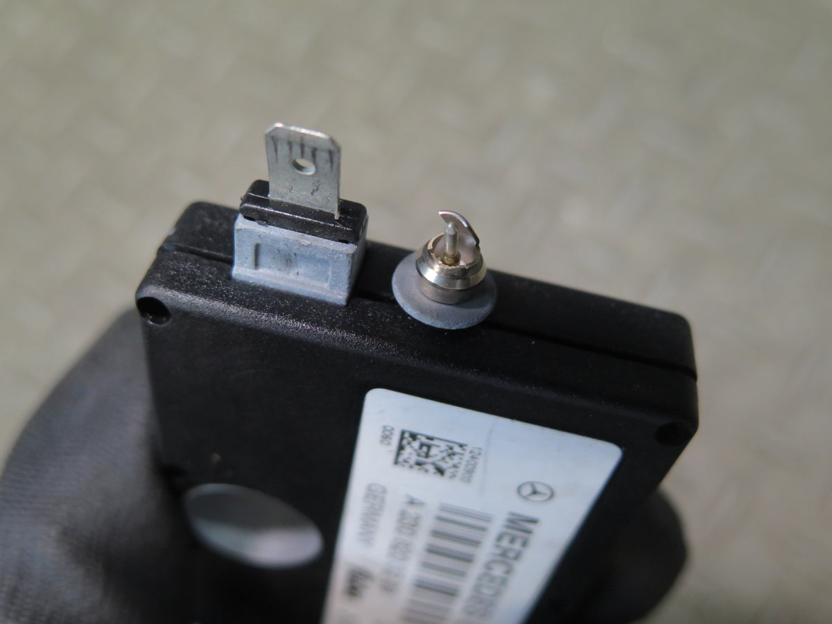 03-08 Mercedes R230 SL550 Antenna AMP Amplifier Booster Module 2308203289 OEM