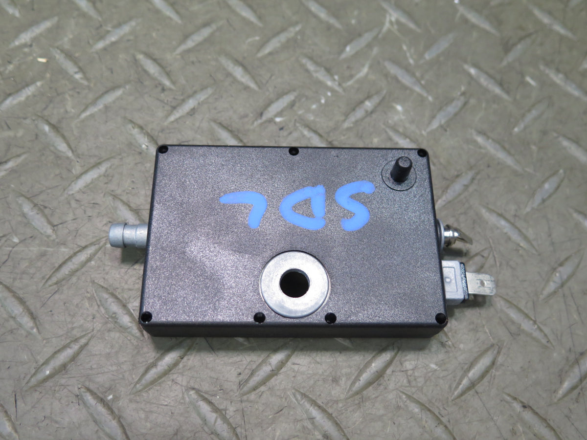 03-08 Mercedes R230 SL550 Antenna AMP Amplifier Booster Module 2308203289 OEM