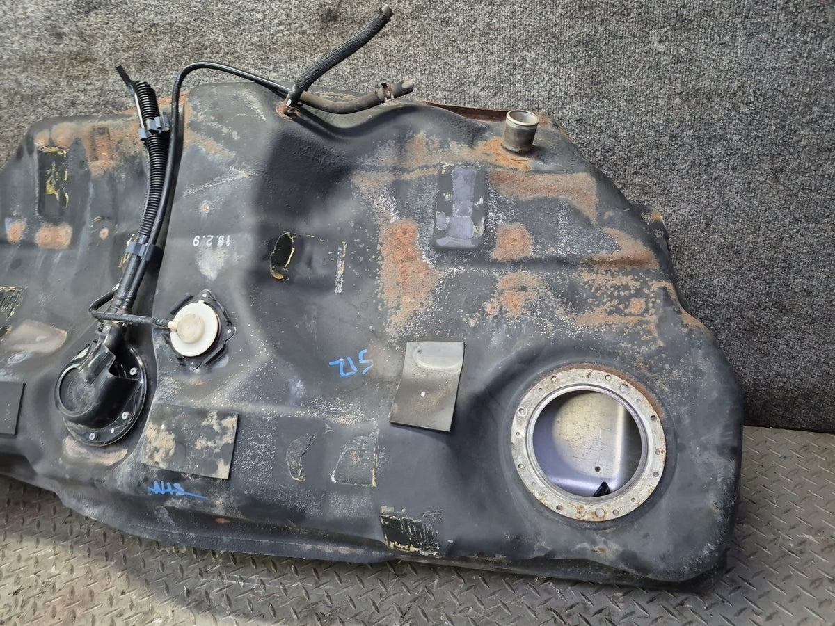 01-05 Lexus JCE10L IS300 Sedan Fuel Tank Unit OEM