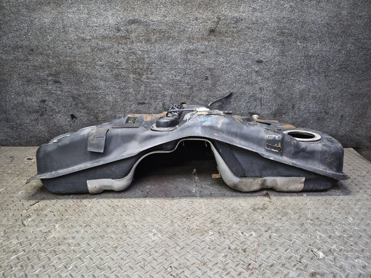 01-05 Lexus JCE10L IS300 Sedan Fuel Tank Unit OEM