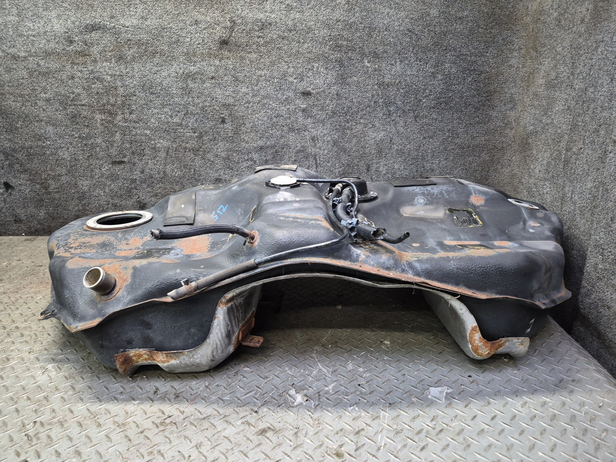 01-05 Lexus JCE10L IS300 Sedan Fuel Tank Unit OEM